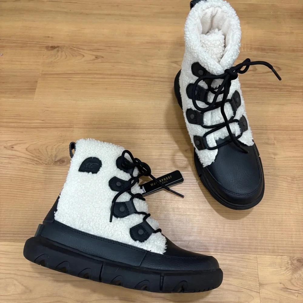 {Sorel} NWT Explorer Ii Joan Cozy Boot Black, Sea Salt  Black & white size 7.5